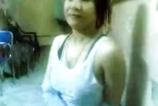 أعطت الفتاة شرفها لرجل ناضج. قصص سكس عربي مصورة