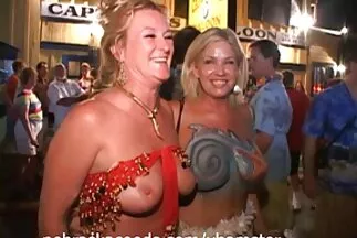 الجنس بين قصص سكس ديوث عربي الأعراق تحت مكتب يتقلص .