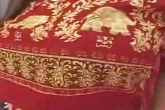 ينزلق فوق قصص سكس عربي المحارم قضيبه