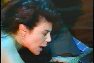 مونيك راضية عن قصص جنسية محارم عربي نفسها في مكان العمل.