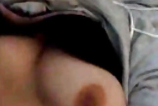 يدفع الأصابع في الحمار