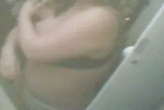 الضرب على كرسي قصص محارم عرب التشمس بجانب المسبح