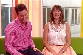 الوردة قصص سكس محارم عرب نار الحمراء تمتص آلة صديقها العملاقة