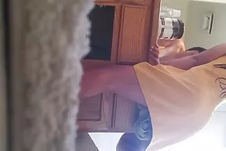 كانت الفتاة تمارس الجنس اللذيذ مع اثنين من قصص محارم عرب السود.