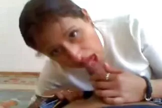 أمام منتديات سكس محارم عربي عدسة الكاميرا